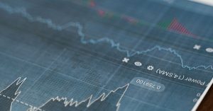 Gráfico detalhado de dados financeiros mostrando tendências e análises do mercado de ações.